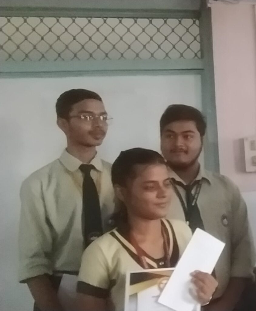 Students from New Era Public School Patna winning Sambad Pratiyogita organized by Talash, 2022–23