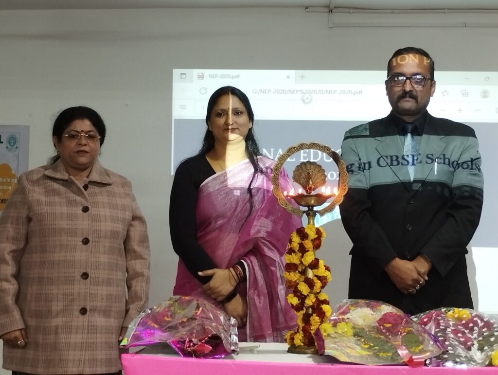 Ceremonial lamp lighting during CBSE CBP Experiential Learning training at New Era Public School Patna, 14–15 Feb 2023